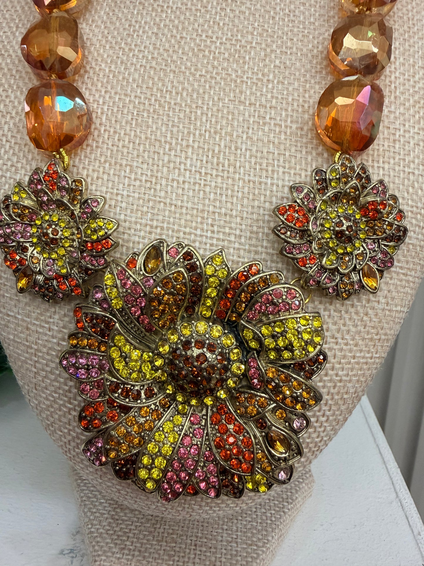 Piedras preciosas artesanales mexicanas para protección hechas a mano: ojo de tigre cafe y naranja