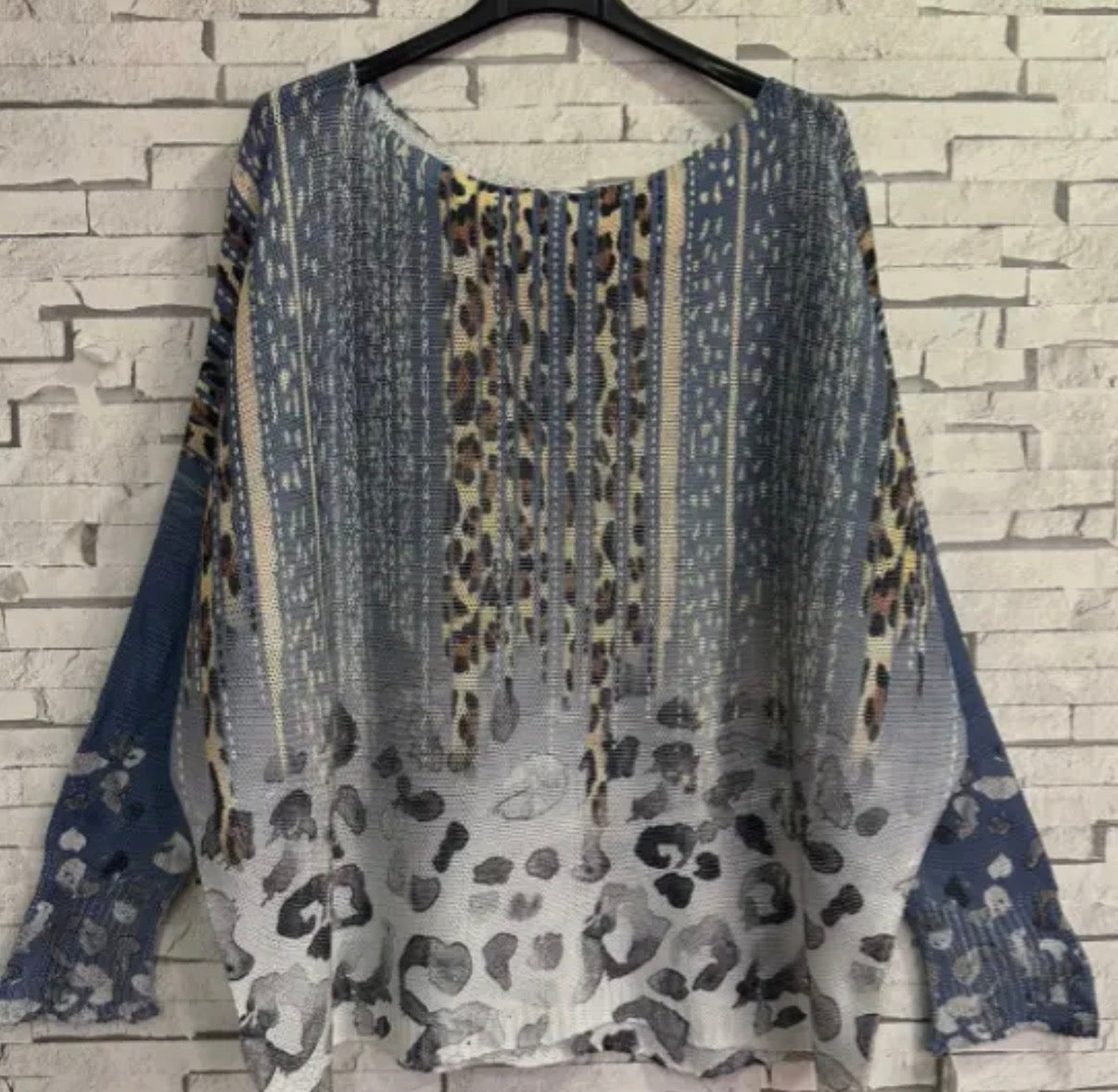 Italian Sweaters, Round Neck and Knit Printed