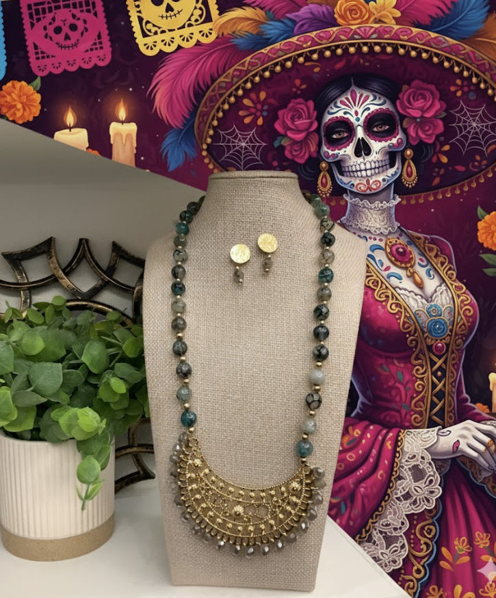 Agate Gemstones Artisan Bib Necklace Set w/ Complementary Earrings (18” long + 2”extender)