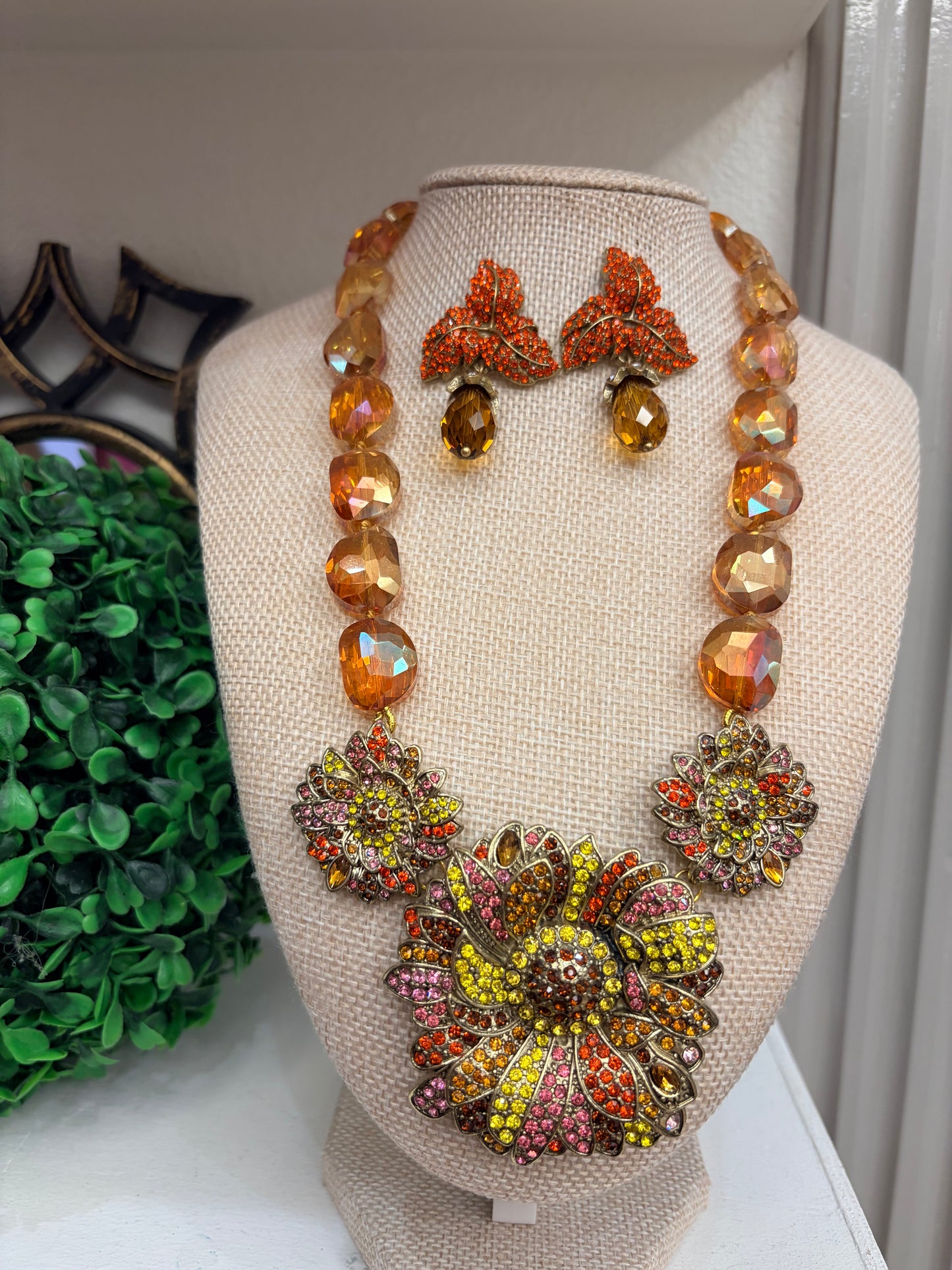 Piedras preciosas artesanales mexicanas para protección hechas a mano: ojo de tigre cafe y naranja