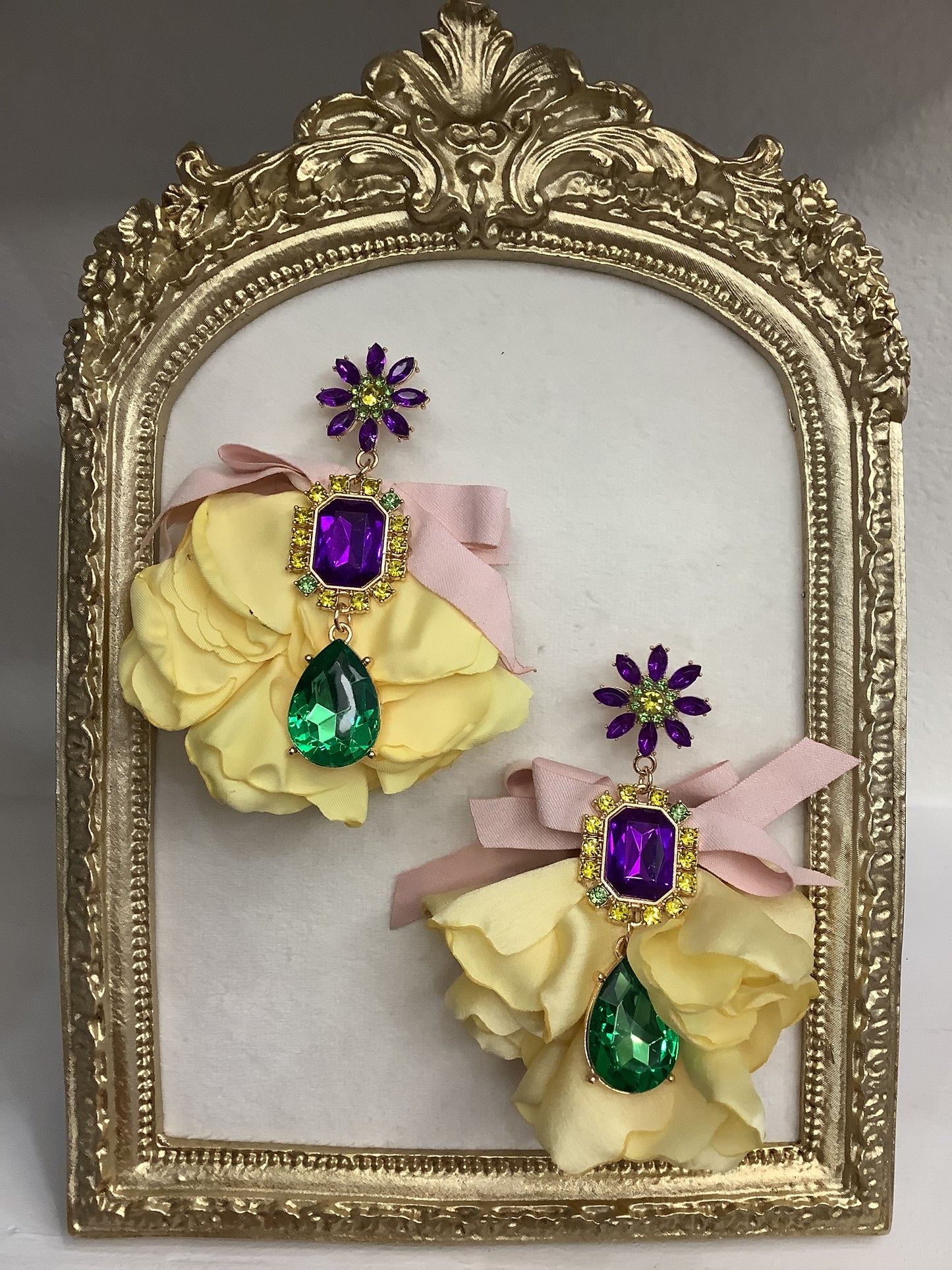 Mystic Flower with Gems Earrings PASTEL YELLOW