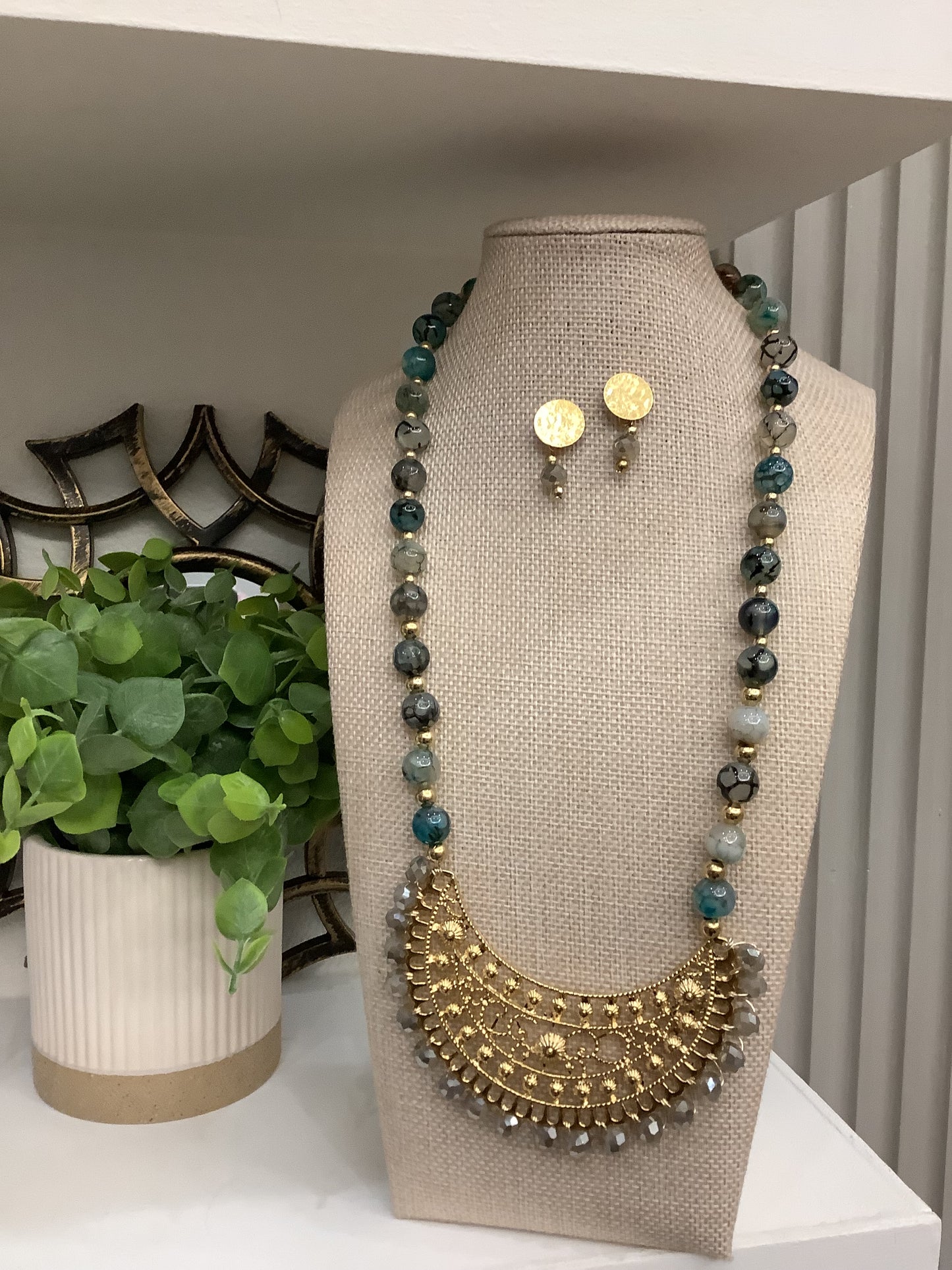 Agate Gemstones Artisan Bib Necklace Set w/ Complementary Earrings (18” long + 2”extender)